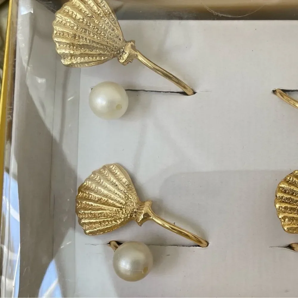 New BRASS SHELL/PEARL NAPKIN RING